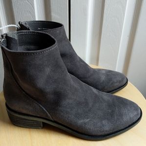 Dolce Vita Tassius Suede Bootie (Grey size 6)